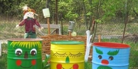 Izrađujemo jedinstveni dekor za ljetnu rezidenciju - farbamo bačve